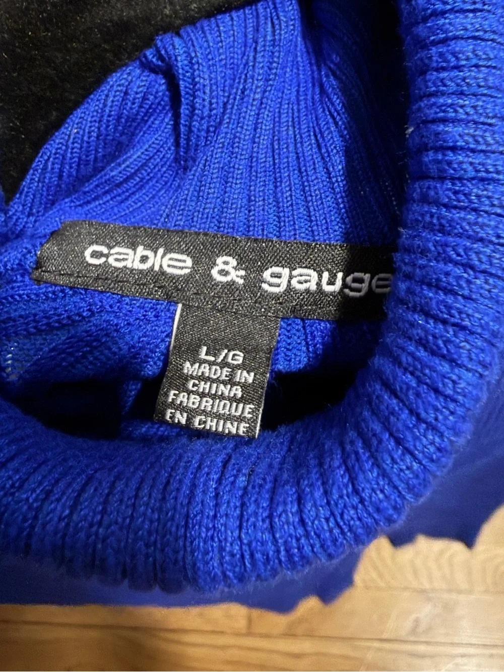 Cable & Gauge Sleeveless Turtleneck Sweater - Royal Blue